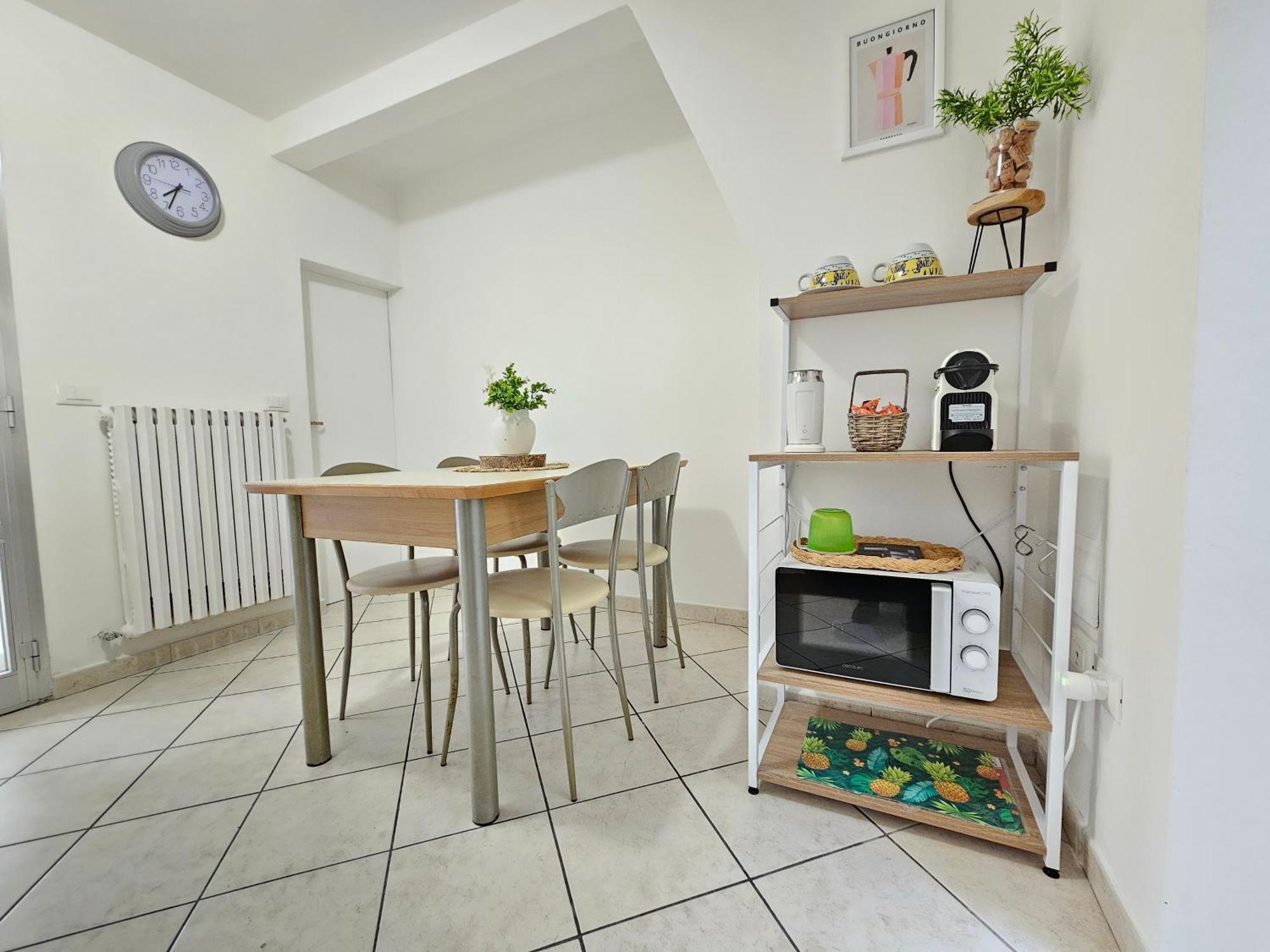 La Casetta Bilocale Centrale Con Terrazza Parkfree Wifi Minipc Ps4 Ac เยซี ภายนอก รูปภาพ